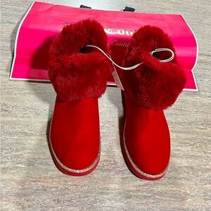 NWT Juicy Couture red Kissable ankle boots with faux fur
